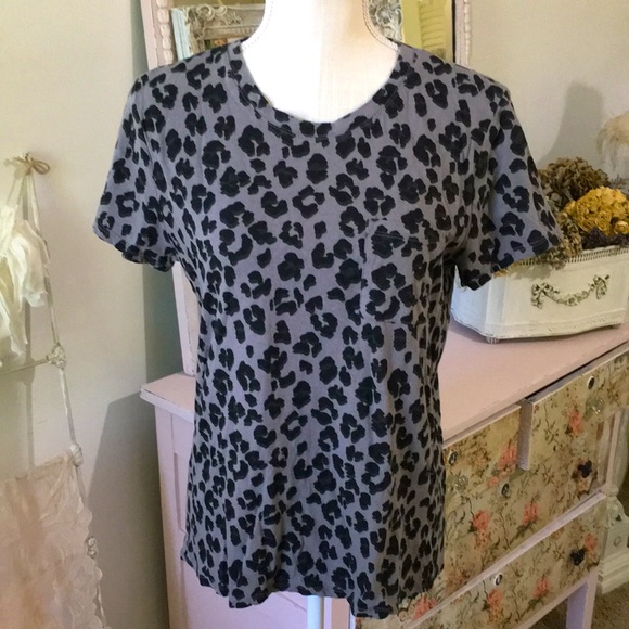 Lucky Brand Tops - NWT Lucky Brand 🍀 Pocket Tee in Grey Leopard Print 100% Cotton 🕊 Size Medium!